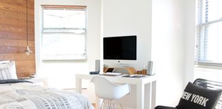 Związek mężczyzny i radia samochodowego