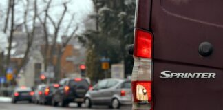 Co trzeba mieć w aucie w 2023 roku?