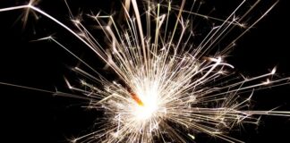 Czy można strzelać petardami na plaży?