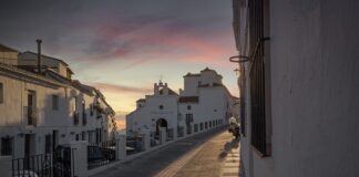 Ile kamizelek odblaskowych musi być w aucie?